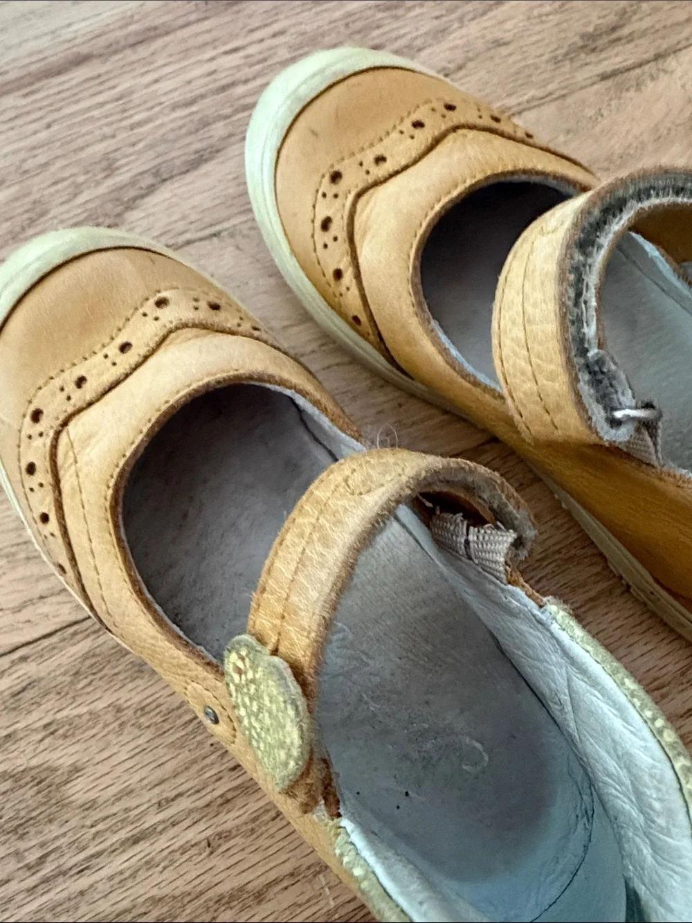 FRODDO Yellow Mary Jane Shoes with Strap little girls Size EUR 26